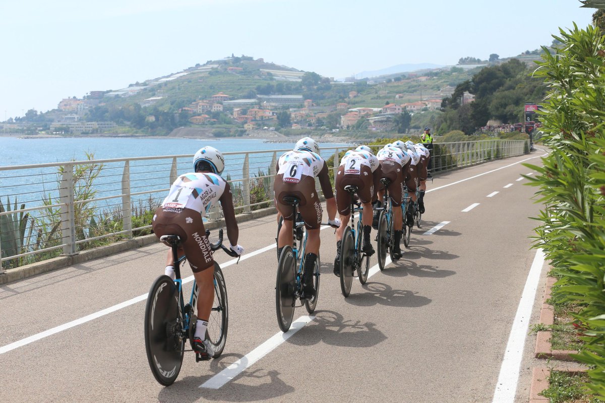 giroditalia's tweet photo. Great view for @AG2RLAMONDIALEc!

Vista spettacolare per la @AG2RLAMONDIALEc!

#giro http://t.co/sOqOpS0Pe7