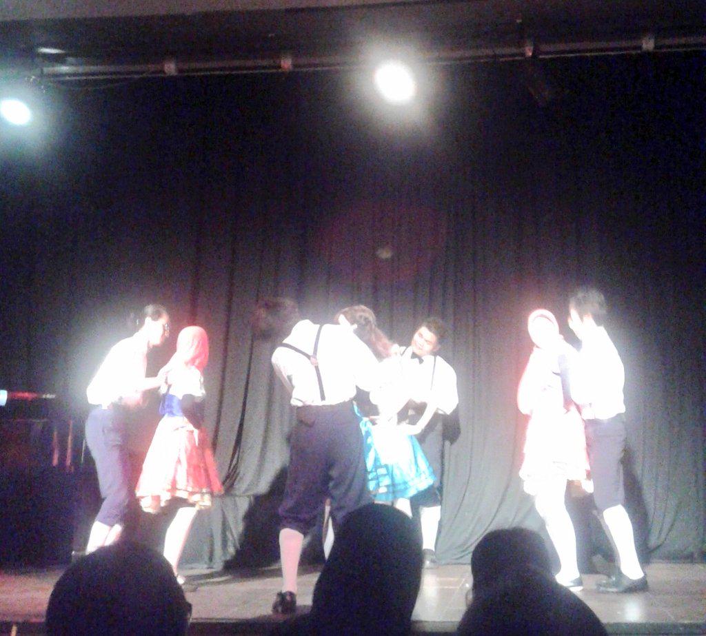 Setelah sesi pertama selesai. Sekarang ada penampilan Volkstanz dari <a href="/HMJJ_STBA/">HMJJ STBA Yapari-ABA</a> #harmonacht <a href="/DSC_UPI/">Padus B. Jerman UPI</a>