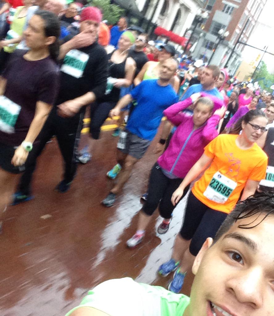 luisflores_27's tweet photo. Just finished running the 10k in 52 min!! #5th3rd riverbankrun🏃💨 http://t.co/hgJN7QlgKj