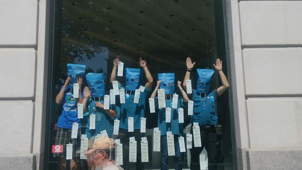 #ResistenciaMovistar en #OccupyMovistar. Si viene #Telefonica a negociar que sea antes del fútbol.