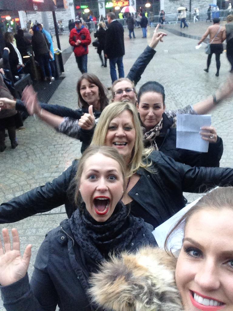 Ldoodles's tweet photo. @GaryBarlow @OfficialMarkO @takethat  amazing show last night in 3arena No voice today #neverforget #doublewedding🙏 http://t.co/4TsNSUgA5w