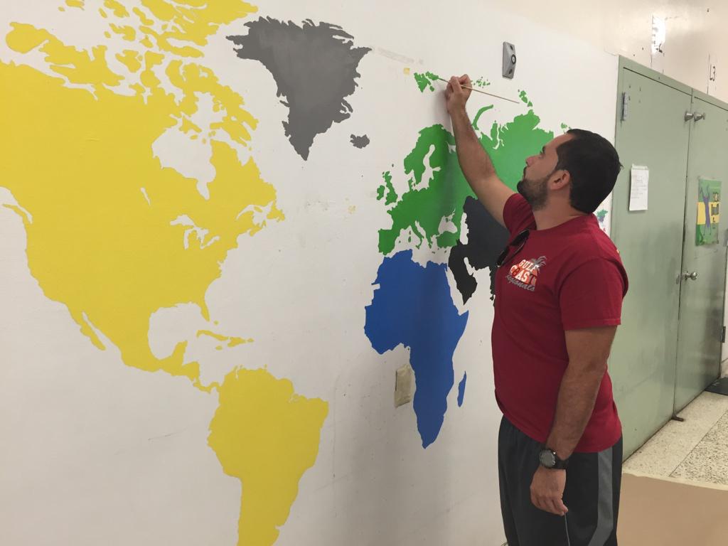 CYbaes's tweet photo. Beautification project at Cutler Bay Middle School! @CityYearMiami http://t.co/pHQ5k23TmN