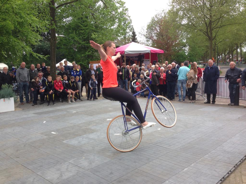 SW_Aalburg's tweet photo. Mooi optreden van Kunstwielrijders de Heidebloem! #mvwa http://t.co/0M8ybeFtyj