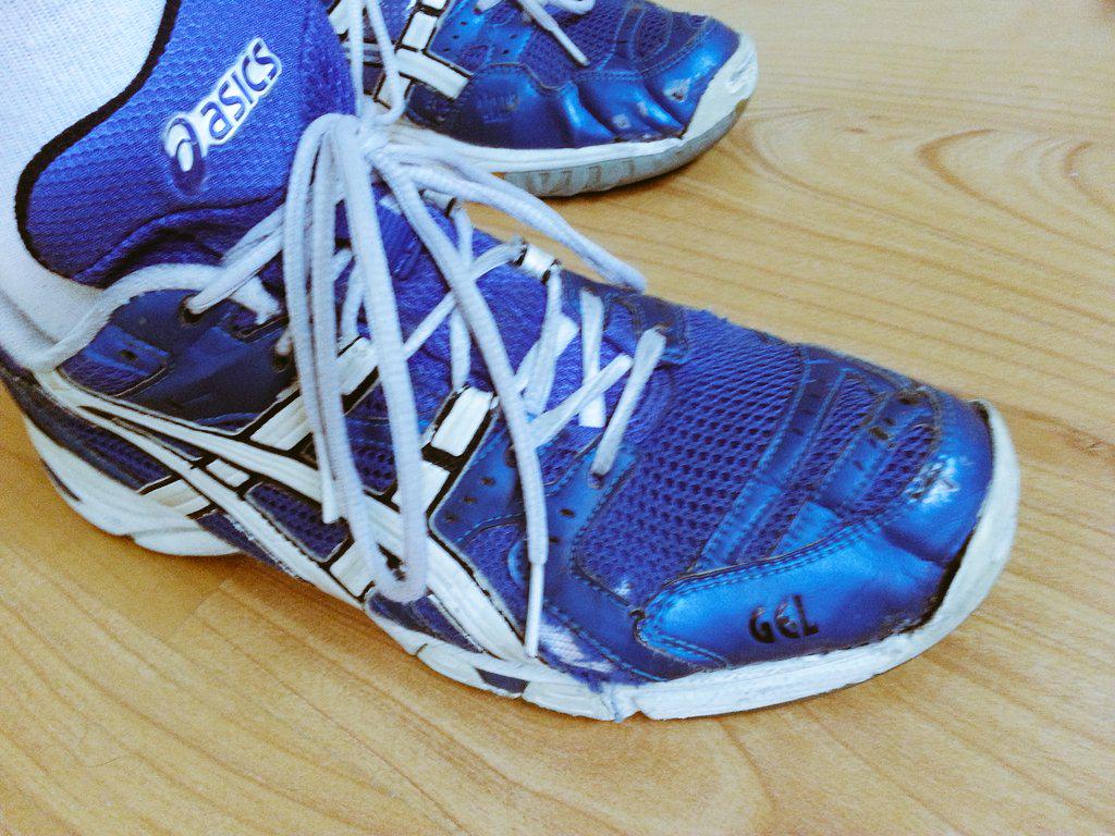 SoySergioFranco's tweet photo. Botines rotos y fin del trayecto. Me compro otros?? @CVRochelambert #fotodelasemanaCVR http://t.co/ExJpY5rwOO