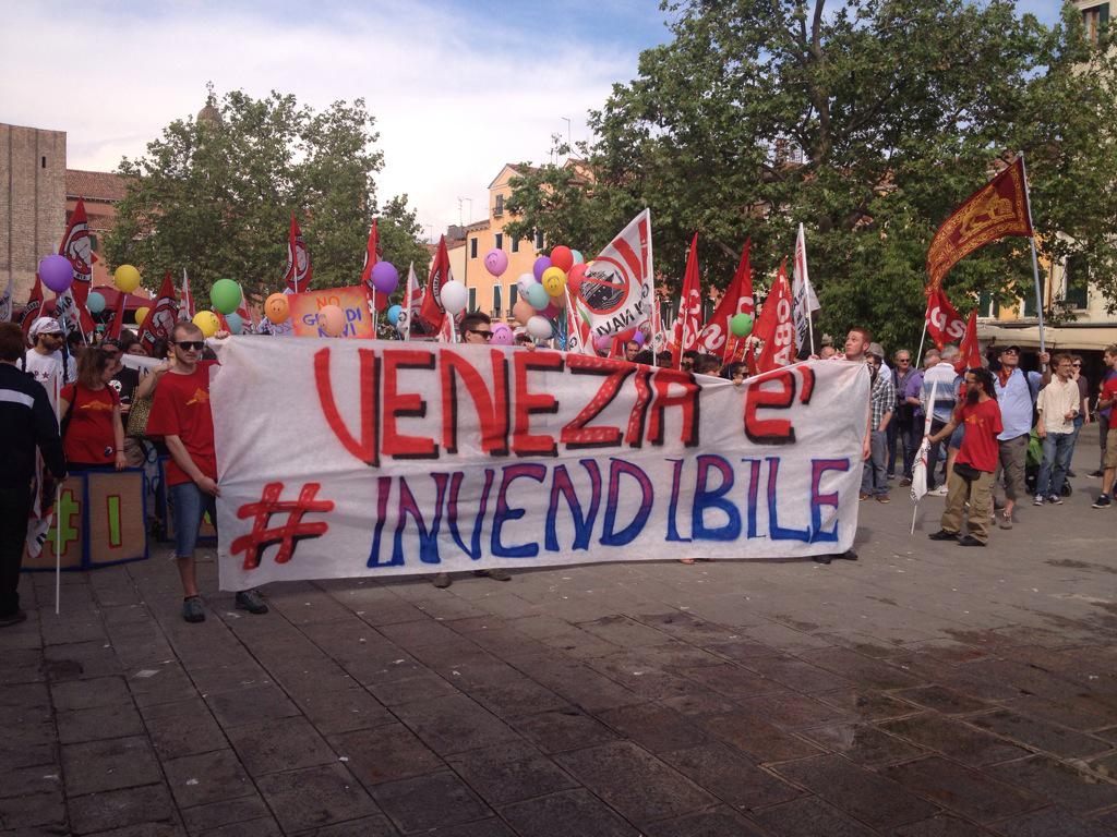 ChrisPeverieri's tweet photo. Che se lo mettano ben in testa mafiosi, corrotti, politici: #venezia é invendibile! #nograndinavi #nocontorta http://t.co/S1Ts132hSp