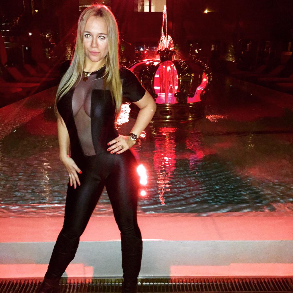 Antoperla_'s tweet photo. #faena #night #catsuit http://t.co/3HkWTzBwRx