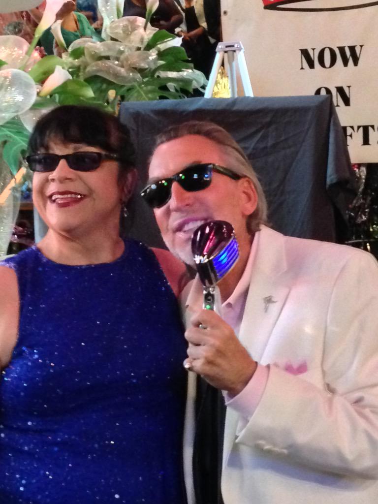 MusicCreatives's tweet photo. Chairman #MikeGlenn & @Memphisqueenbb as she received her #BealeStreet #BrassNote yesterday. #EmissariesMemphisMusic http://t.co/IX7e1dD7KT