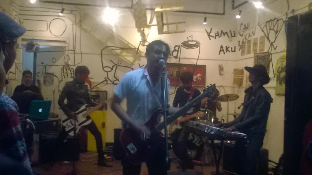 Now Performing : <a href="/barbarsmagenta/">barbars</a> @ SEGER WARAS #2