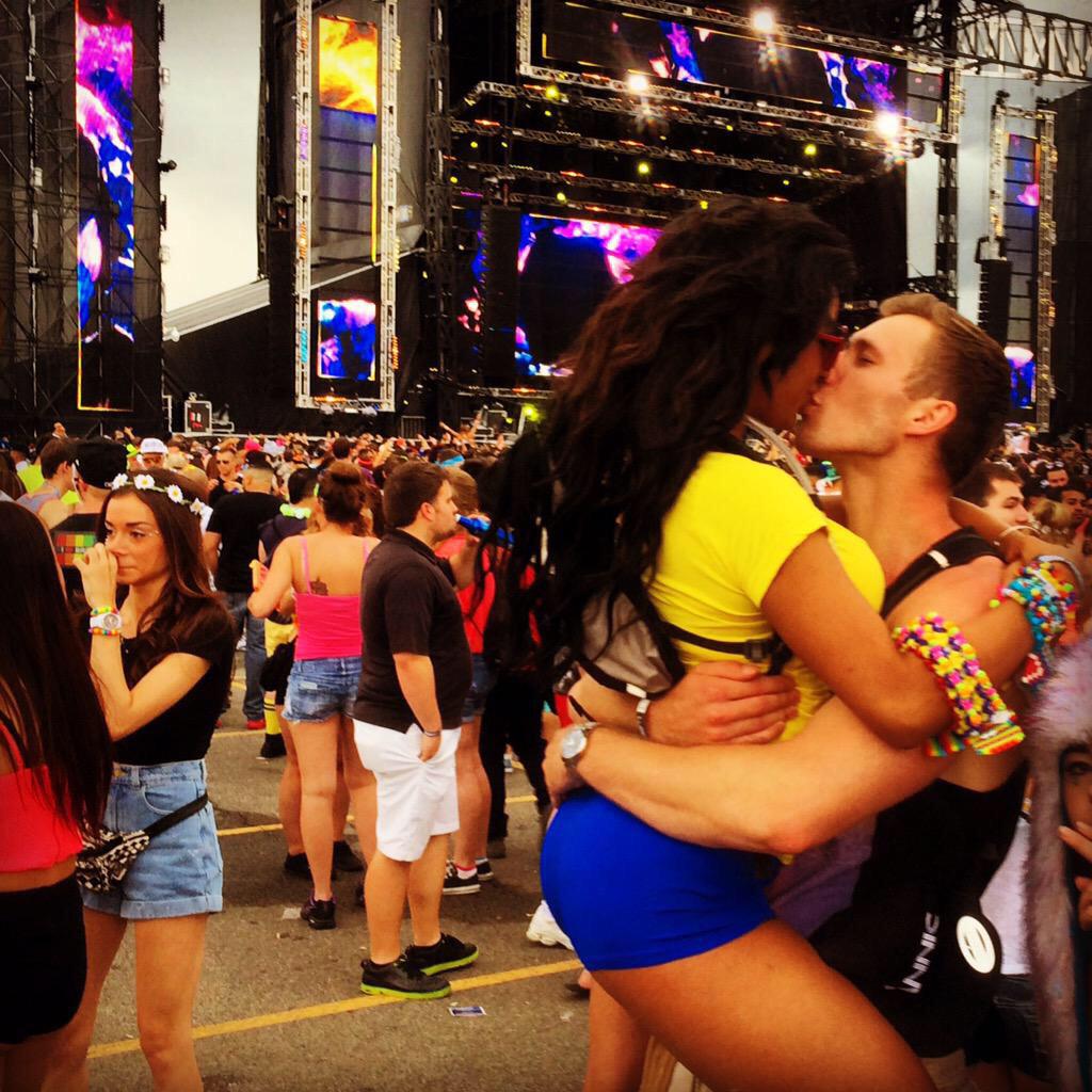 Rave Pics tweet media