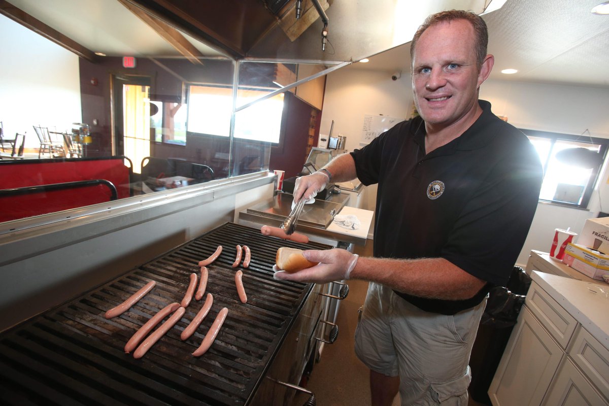 Rob Ray's Rayzor’s Dawg House, a hamburger and hot dog stand, is