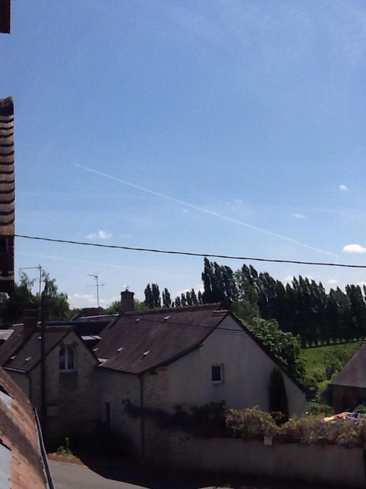 OpChemtrails's tweet photo. WHO GIVE THEM RIGHTS TO POLLUTE OUR AIR??? https://t.co/Q9j8TGESKX #OpChemtrails #ExposingClimateGate