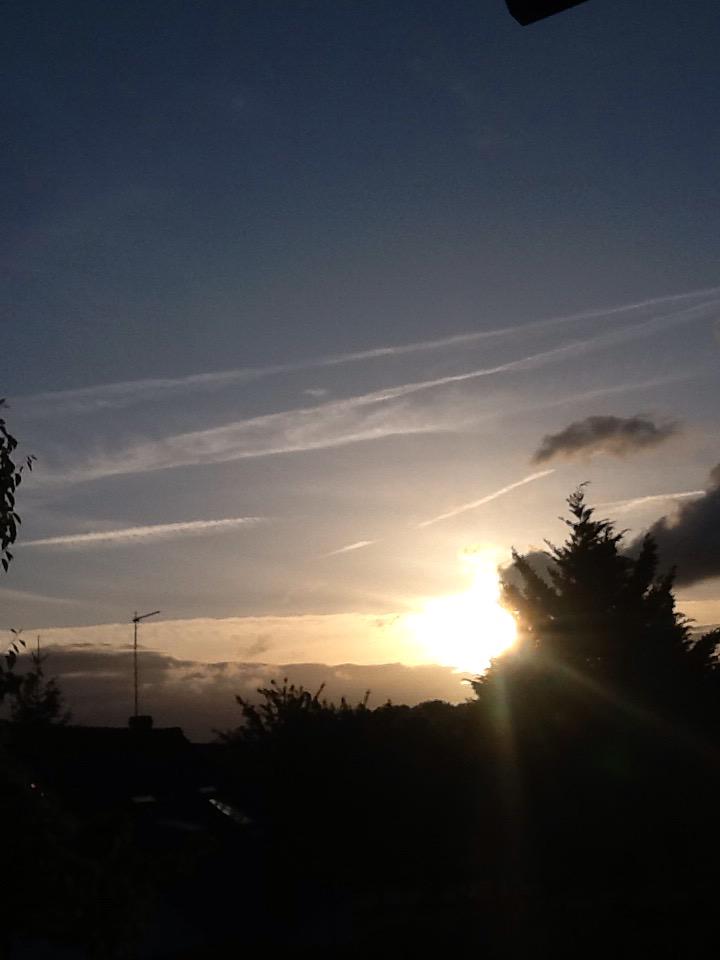 OpChemtrails's tweet photo. WHO GIVE THEM RIGHTS TO POLLUTE OUR AIR??? https://t.co/Q9j8TGESKX #OpChemtrails #ExposingClimateGate