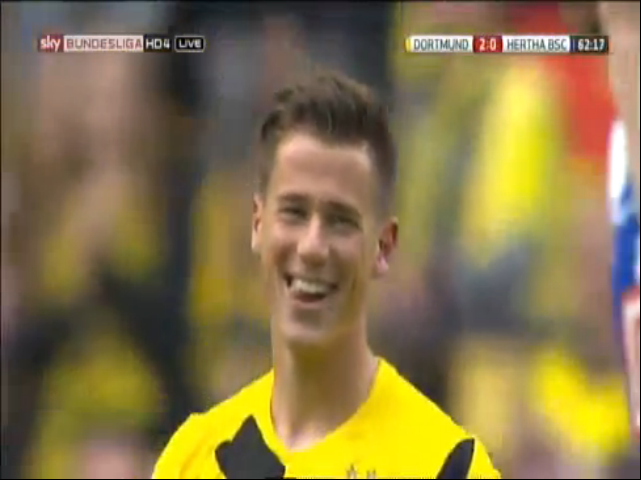 ErikDurmIsMine's tweet photo. Las cosas hermosas que tiene la vida ♥________♥ #ErikDurm #Tooooooooooooor #BVB vs #HERTHA #miCampeón #SoProud http://t.co/In31AArbox