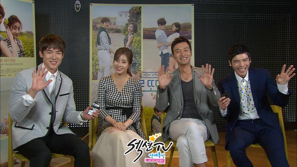 CEkpGHsUgAA_1q4.jpg:large