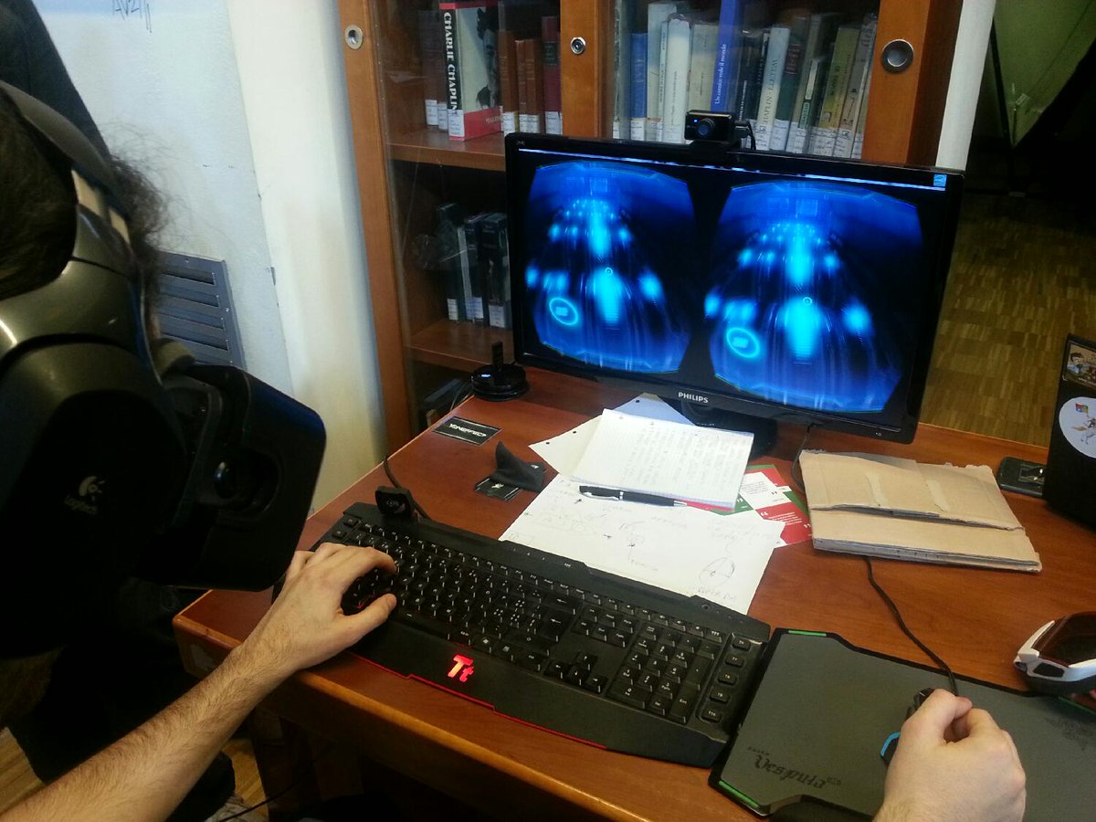 soundreamstudio's tweet photo. @RisingPixel allo #svilupparty con ocolus rift. #Italy #gamedev #indiedev #ocolusrift http://t.co/j5xyOk6t2T