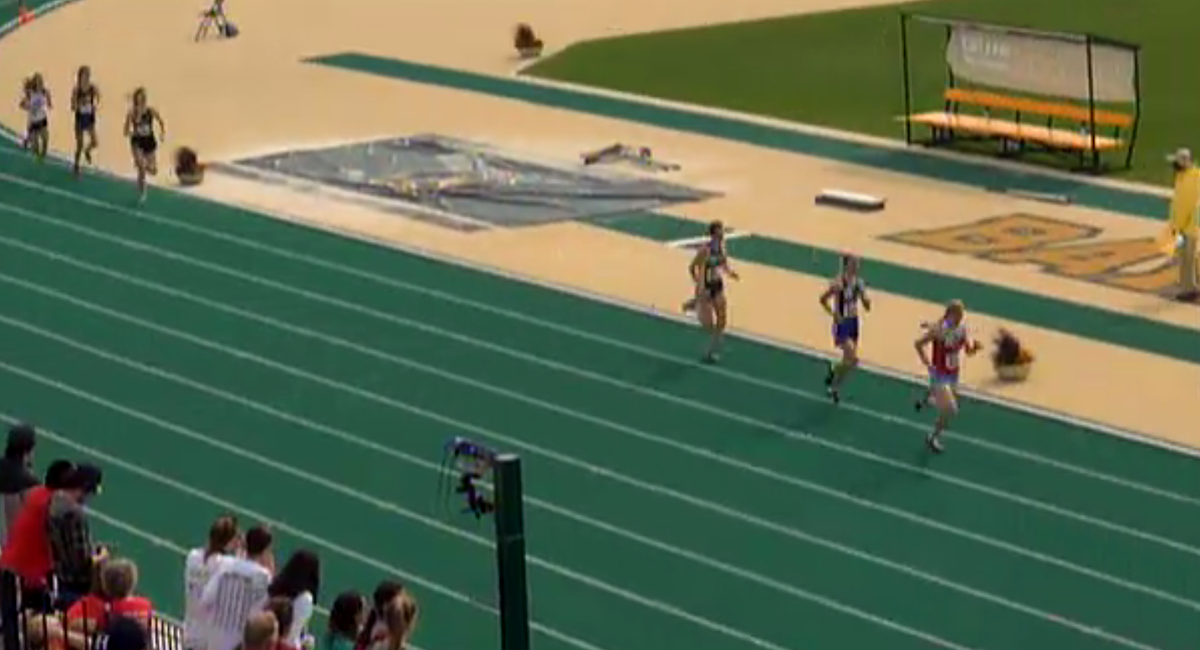TXMileSplit's tweet photo. Brittney Parker dominates 5A 800m just 1s off state record in 2:17 #TAPPSTFState http://t.co/lOP9Y2LVo6