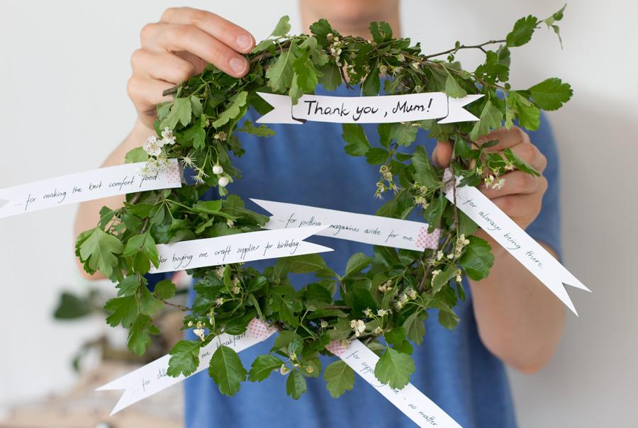 sarahnade01's tweet photo. LOOK WHAT I MADE ... Motherβs Day wreath DIY. http://t.co/k9rQt9uksK #diy #blog #lwim http://t.co/967tmYgnIH