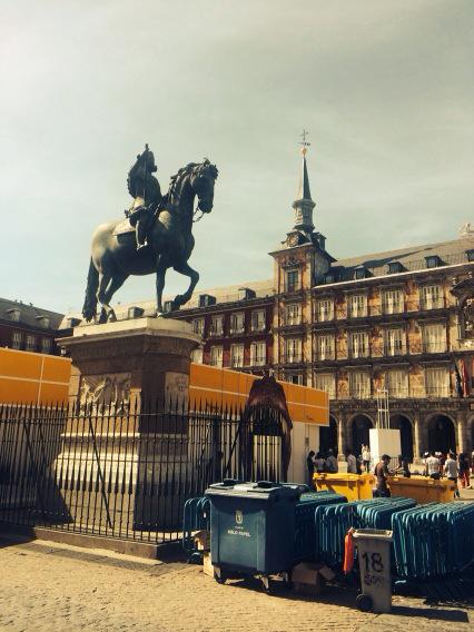 lionelbarber's tweet photo. Escape to plaza mayor in spring #realmadrid #savebale http://t.co/y6Dneom6tO
