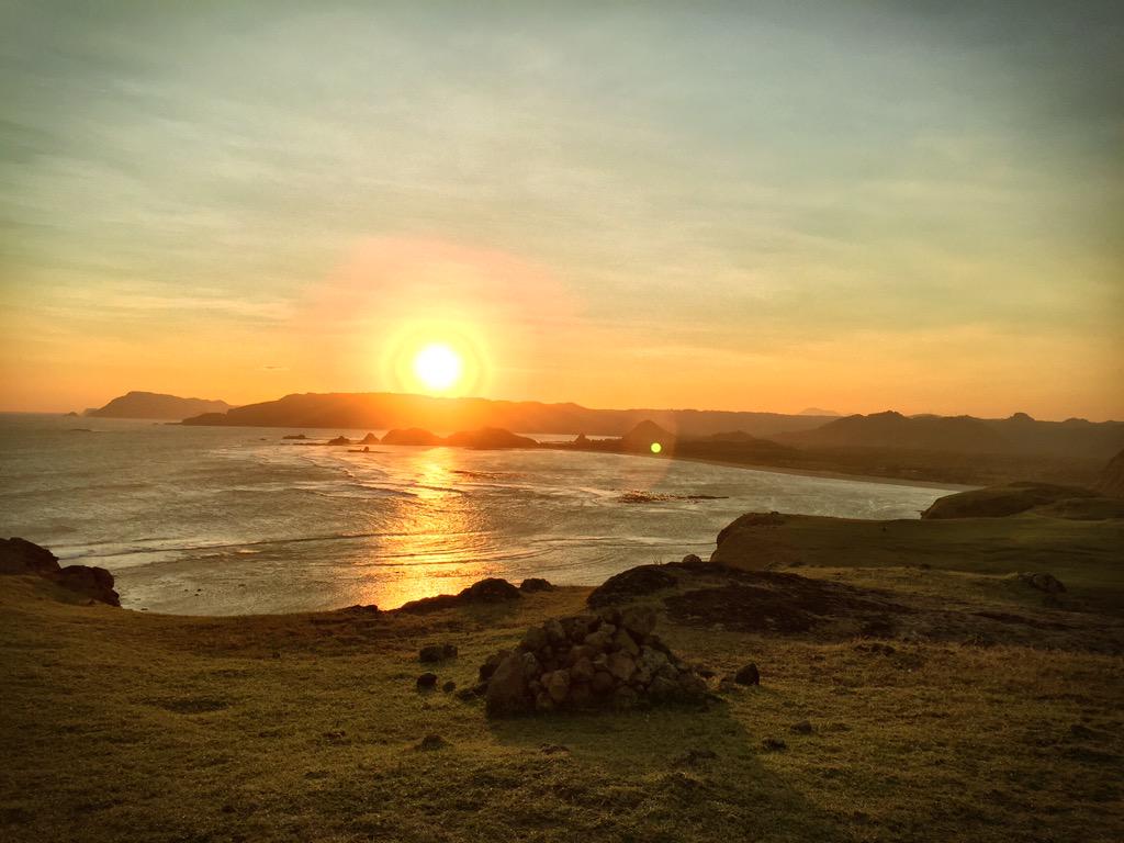 GNFI's tweet photo. #Sunsetku at Kute Hill Lombok https://t.co/vBQqn9Xx3O -via @IvanHanover
