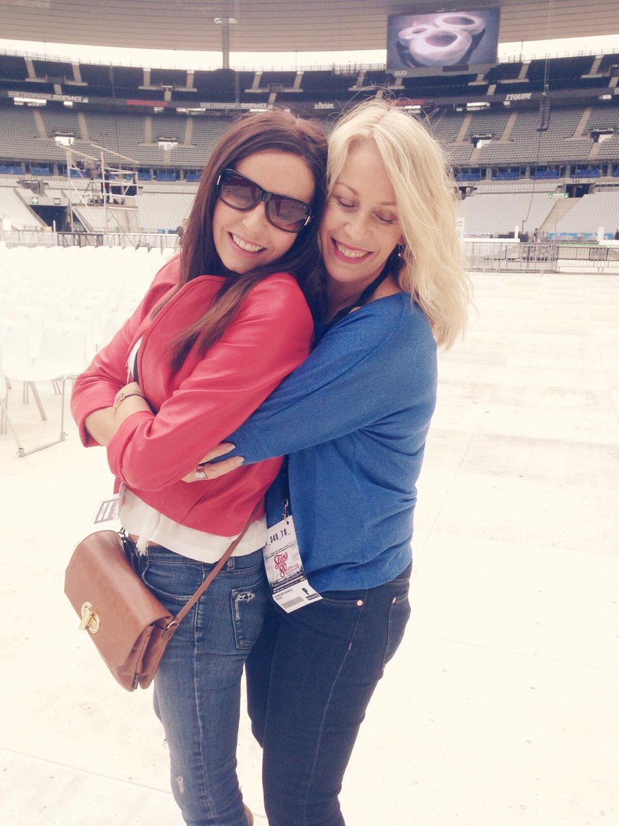 My wonderful gals!💗 backstage at #stadedefrance getting ready for tonight's show!🇫🇷💅🎉 @SaraBananarama