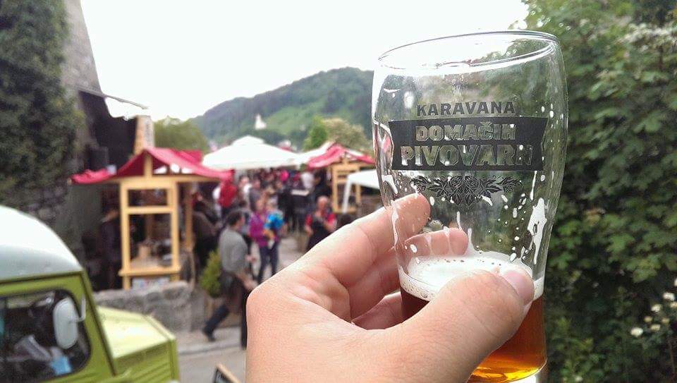 Danes dogaja v Škofji Loki, ravnokar uživamo ob odličnem festivalskem pale ale-om #craft #beer #skofjaloka