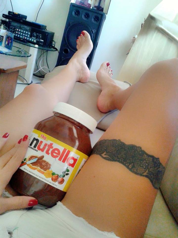 FabyFer2013's tweet photo. "@pieseduccion: feliz fin de semana https://t.co/wh0gDMBW9M"k riko comerte tus pies, en barra de nutella!!
