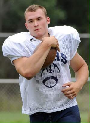 NgBr_92's tweet photo. At 6'1, 220 pounds, he will be scoring more than just touchdowns. Congrats to my cuz Josh Schultheis for choosing SRU http://t.co/KM7XxshsrZ
