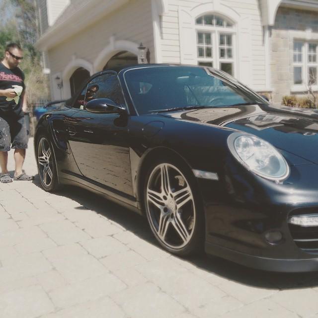 OnlyCarrera's tweet photo. Happy Porsche, happy customer, happy restomode guys...lol #restomode #porsche911 #waxit #compound  #wedoit http://t.co/yoY4aIEr4G
