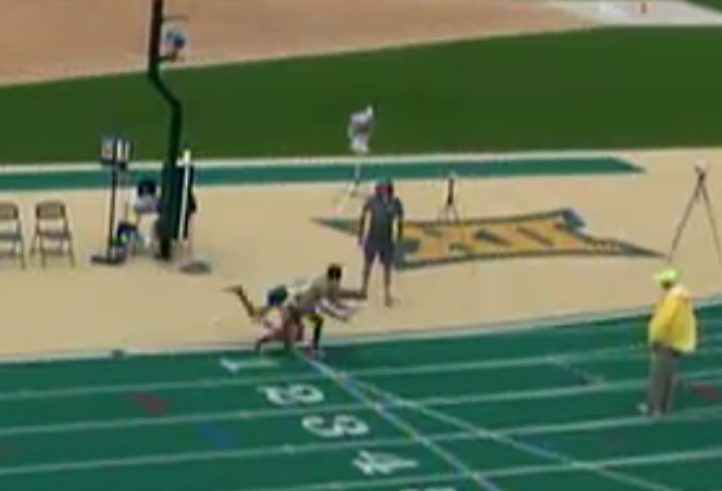 TXMileSplit's tweet photo. Lay it all on the line! Crazy finish in 5A 800! Aaron Hurd FTW over Esteban Reyes 2:02.44-2:02.45! #TAPPSTFState http://t.co/mZLPG279fG