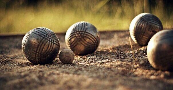 LesBardons's tweet image. What are you up to this #Summer? Explore #France #profonde in the #Loire region. Pssst.! Still some weeks available!