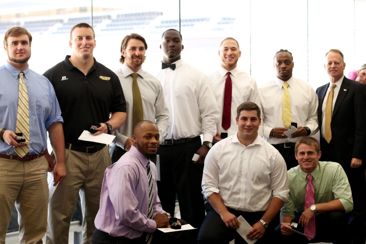 USMGoldenEagles's tweet photo. Congrats to our @SouthernMissBSB, @SouthernMissFB and @SouthernMissMG Student-Athletes who graduated yesterday! http://t.co/79WpJKDH3o