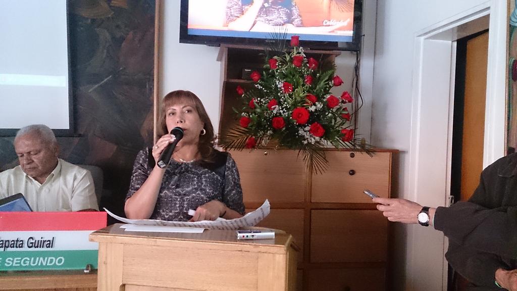 Territoriocompa's tweet photo. Primera dama de @mpioGuarne agradece este homenaje "Que bueno que hagan esto en vida" http://t.co/QwVN04abl9