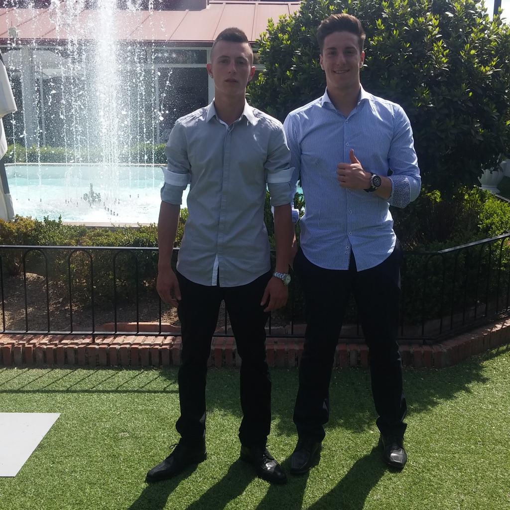 Reiinitta's tweet photo. Comunión con mi hermanito 👌😋⌚👞🍸 @MarkosLobato http://t.co/DbHnQRLowB