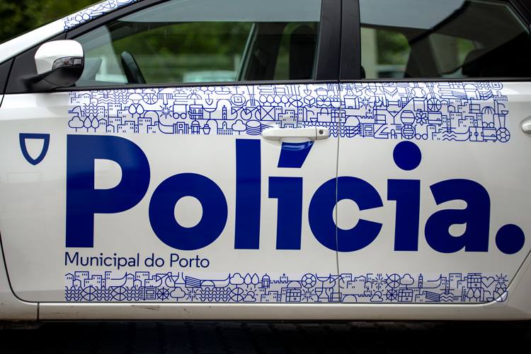 WhiteStudio_UK's tweet photo. Total city of Porto brand identity implementation by @WhiteStudio_UK! http://t.co/062tzwQbHh