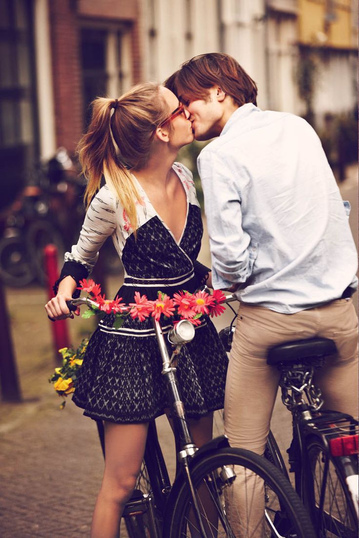 Cletofilia's tweet photo. El amor en tiempos de ciclismo. <3 http://t.co/vnW8tChSx4