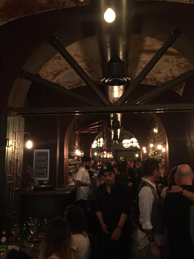 fiamma21's tweet photo. Stasera apre le porte per noi in anteprima il nuovo ristorante Dorsia a Roma! Presto su @mad_map 🍴 http://t.co/or3ib4o2oX