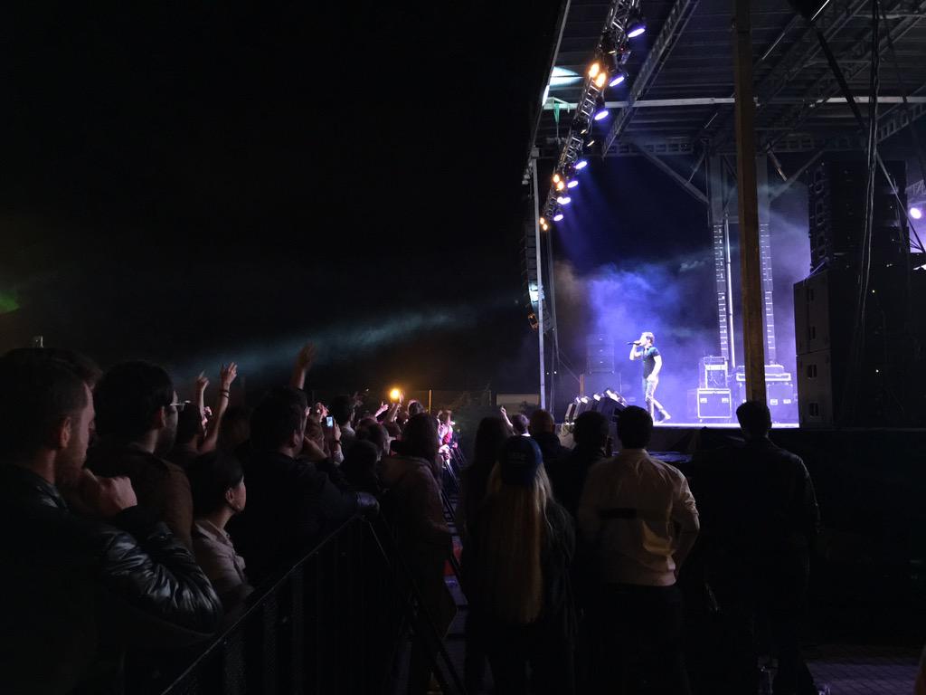 isikfest15's tweet photo. Duman- Senden Daha Güzel coverı 🎤 #isikfest15 #festivaldeisikvar http://t.co/QnPkpJkHz6