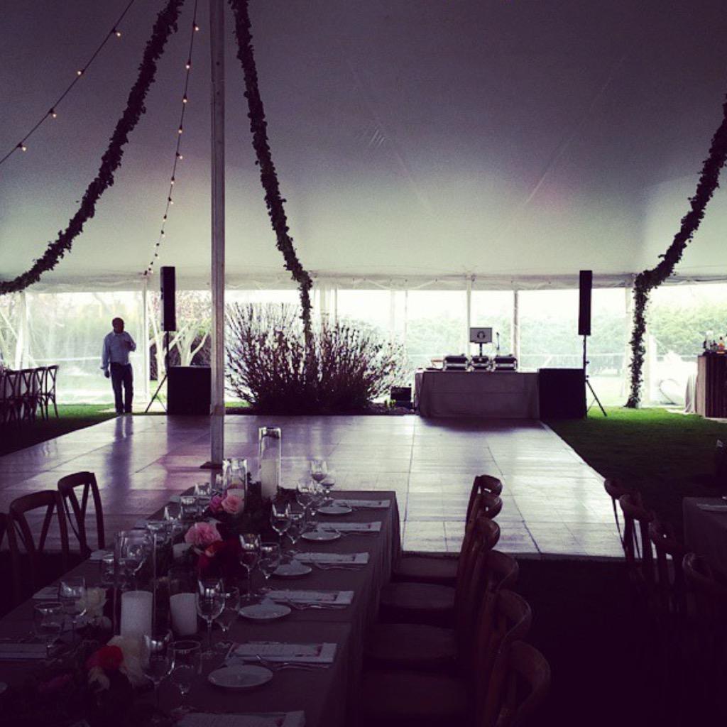 First wedding of the season out east in Montauk <a href="/soleeast/">Sole East MTK</a> @lhe #montaukweddings #beautifuldesign #lookslikeafuncrowd