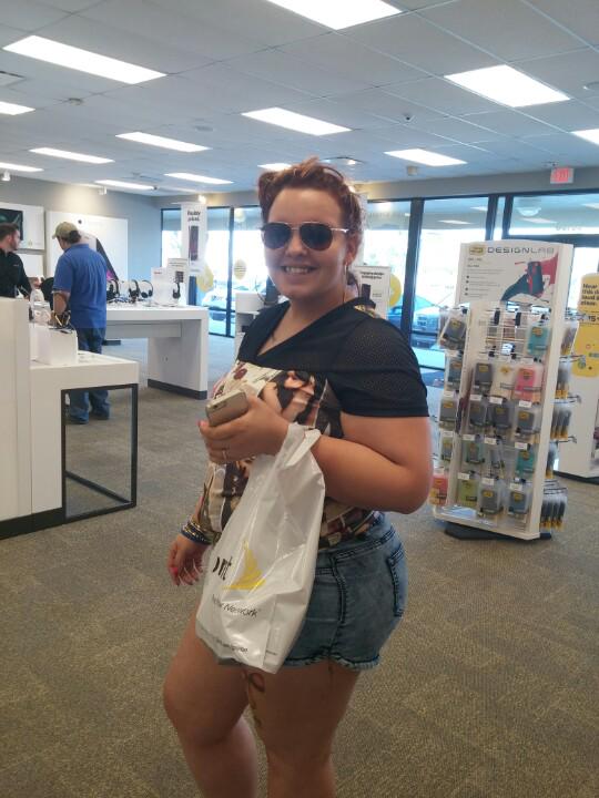 SprintStore2084's tweet photo. RT @SprintStore2084: Happy Saturday's! Happy Customers #gettingbettereverday #HappyMothersDay http://t.co/iS9Eh93Rxj @andrewroberts91