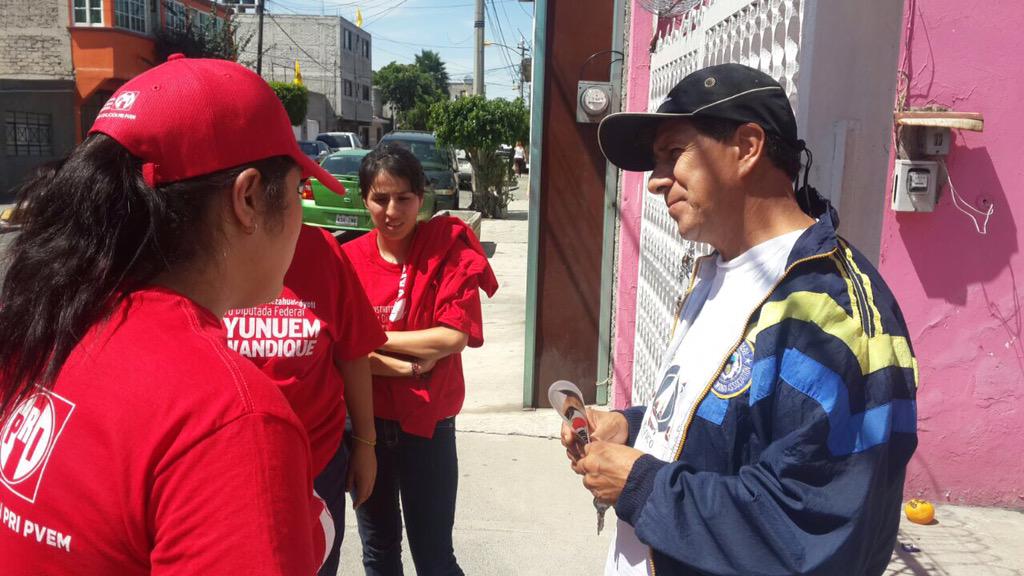 YunuemW's tweet photo. Continuamos recorriendo el #Distrito31, es un gusto que me acompañen amigas de batallas . #CaminemosJuntos http://t.co/JPa1aIlTT2