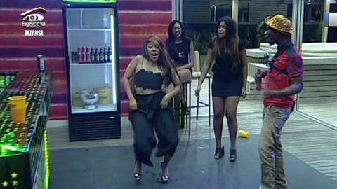 BBMzansi's tweet photo. Slyza Mbali! #BBMzansi http://t.co/yY4h84YySh