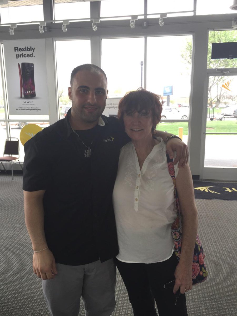 LoSprint's tweet photo. "I just wanted to let you know, people like Mike are hard to find in customer service, he's the best." #☝🏼 http://t.co/J7h8zthBrM