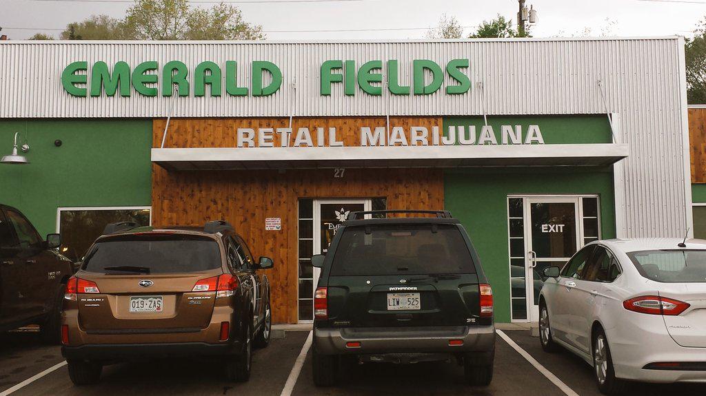 _brogers_'s tweet photo. Have you ever seen a thing more beautiful?  God bless Colorado. #LegalizeIt http://t.co/HbzPWWulFx