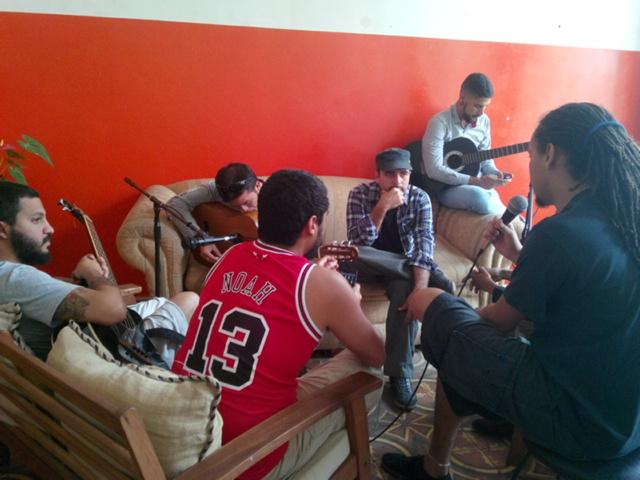 machinaband's tweet photo. Estamos en Alborada 100.9FM junto a @nyahoficial y @Alex_portillo hablando sobre nuestro próximo show http://t.co/cpp3z6OMQ0