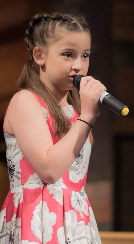 TheNutellaCrew3's tweet photo. @daddysaid2 @AntonioDevries1 @Emeline_Mulls our girls making me proud again last night. Proud you you Tills and Trin. http://t.co/6GmytIF7K6