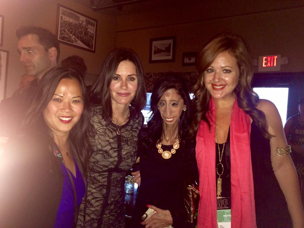 littlelizziev's tweet photo. It took all of my might to not completely fan girl over the incredibly sweet @CourteneyCox Thx for being so kind! ❤️ http://t.co/L3OA4iLsMD