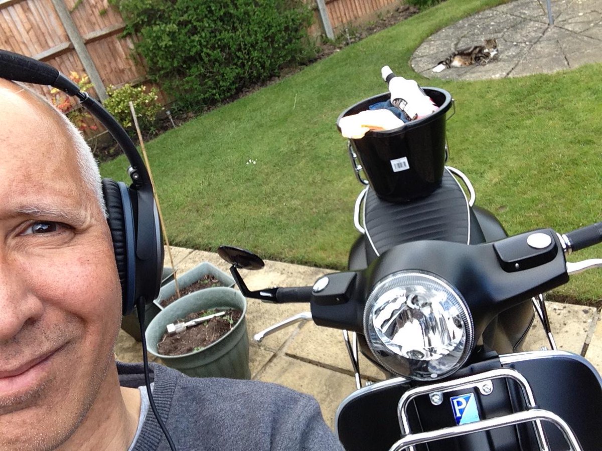 TheBroomehead's tweet photo. bike cleaned ready for the #bulldogrun tomorrow, listening to #madness and #photobombed by my cat! http://t.co/o9gxbrRp86
