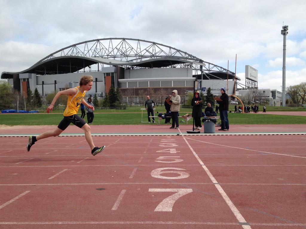Myketallika's tweet image. Daniel finishing the 300m! @LeilaNorthTrack #SpringOpen