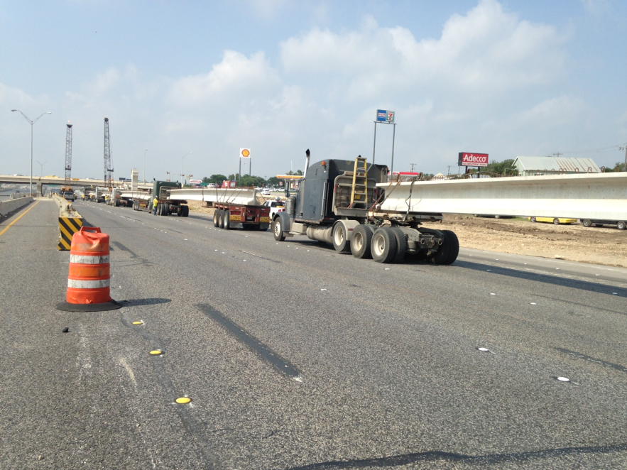 TxDOTSanAntonio's tweet photo. Beams for the Nakoma turnaround over the SBML of #US281 arrived just after 10am. Crews started setting immediately. http://t.co/N1SPDpDCAS