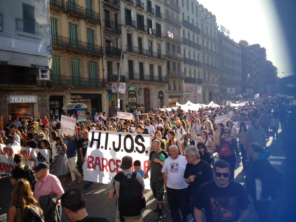 15MBcn_int's tweet photo. #Barcelona march in solidarity with 43 missing students in #Ayotzinapa 

#EuroCaravana43 
p/v @Fotomovimiento http://t.co/eJaIW8AaWB